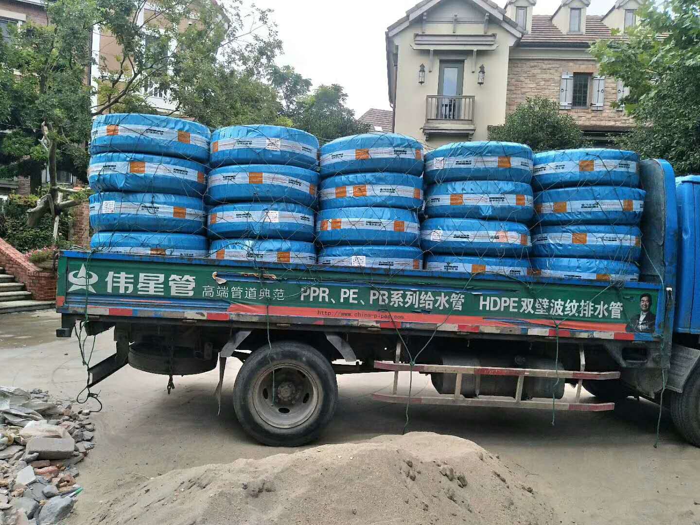 上海浦東區(qū)南六公路自建別墅材料現(xiàn)場.jpg 上海浦東區(qū)南六公路自建別墅材料現(xiàn)場.jpg